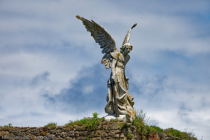 El Angel Exterminador, Comillas